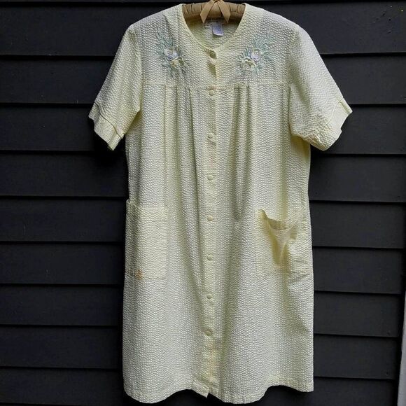 Miss Elaine Light Yellow White Seersucker Collette Robe Size Medium - Picture 1 of 11